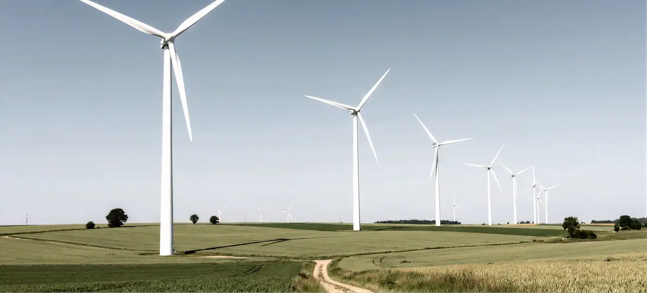 Die Windkraft wird erwachsener, und der Trend ist seit Jahren klar: Anlagen werden größer, Windparks komplexer, und die Anforderungen an Netz, Bau und Betrieb ziehen mit. Dieser Artikel zeigt, was die Windenergie in Zukunft für Flächeneigentümer, Kommunen, Betreiber und Unternehmen parat halten könnte.